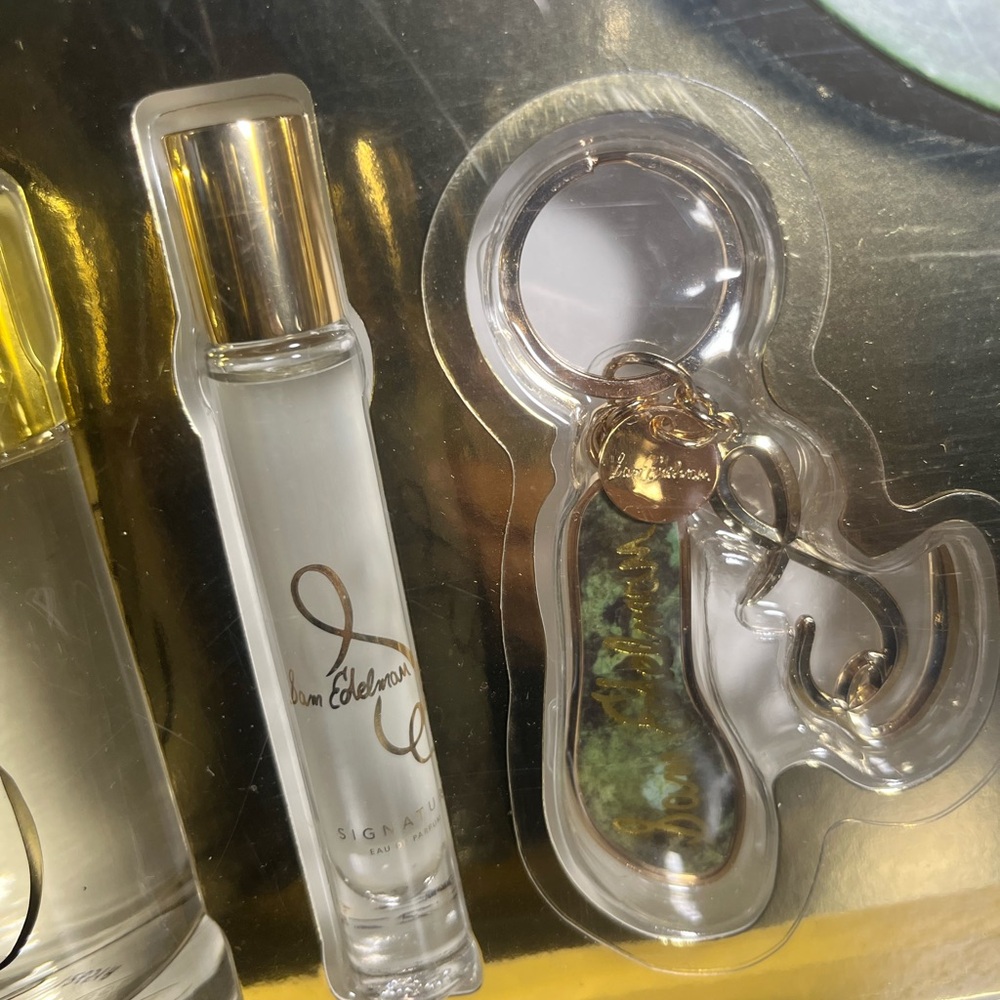 Sam Edelman 3pc Signature Fragrance Gift Set. - Picture 5 of 6